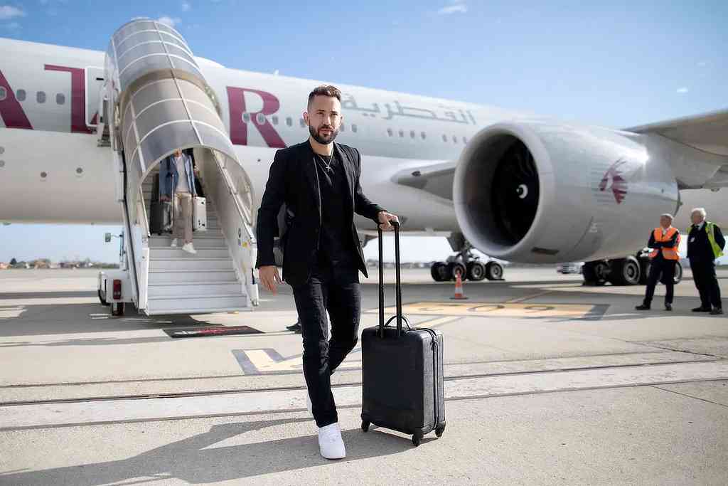 Tristeza permanece na chegada de seleção ao Brasil