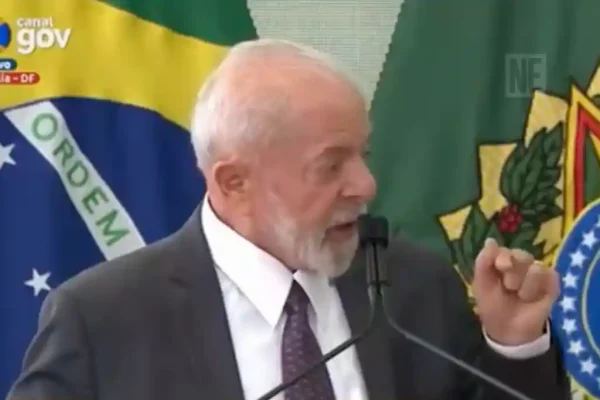 Lula dá puxão de orelha em Márcio Macêdo e diz que ele precisa se responsabilizar por comitê criado