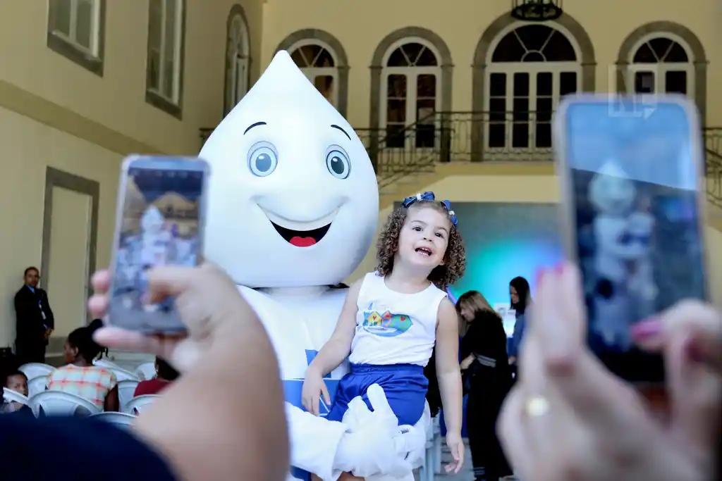 O personagem Zé Gotinha participa do lançamento da campanha de multivacinação, pelo ministério da Saúde, no Palácio da Guanabara