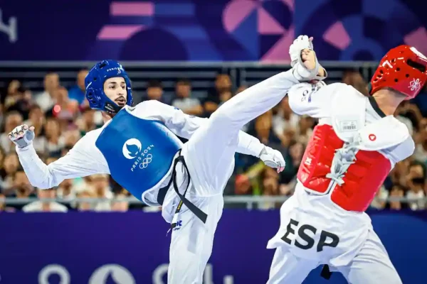 Edival Pontes conquista bronze para o Brasil no taekwondo