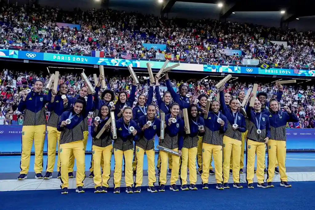 Brasil conquista a medalha de prata na final olímpica de Futebol Feminino