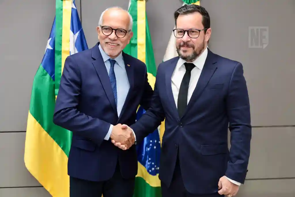 Edvaldo assina decreto que aumenta para 10 o número de vagas para concurso da PGM