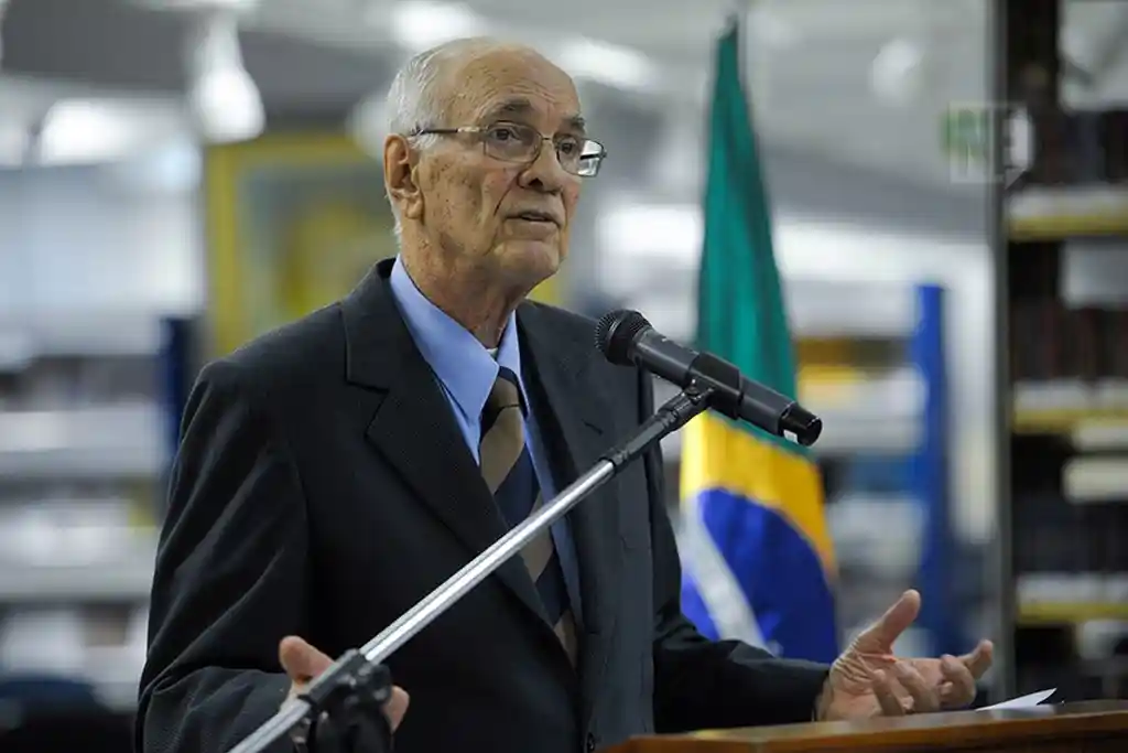 Morre aos 93 anos o ex-senador Roberto Saturnino Braga