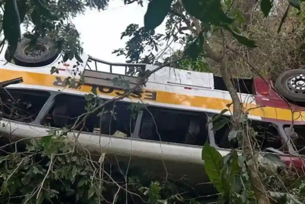 Acidente com ônibus deixa 17 mortos em Alagoas