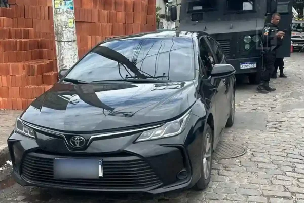 Carro a serviço de Márcio Macedo é roubado no Rio