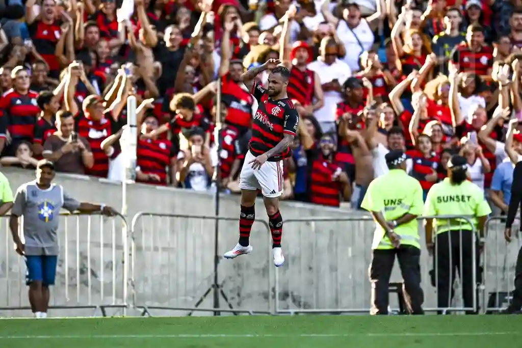 Flamengo vence e tira Inter da briga pelo título brasileiro