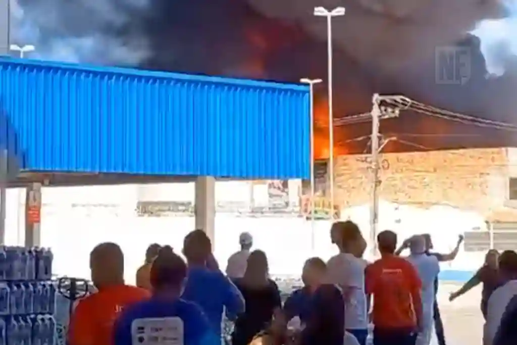 Incêndio atinge estabelecimento comercial de Aracaju