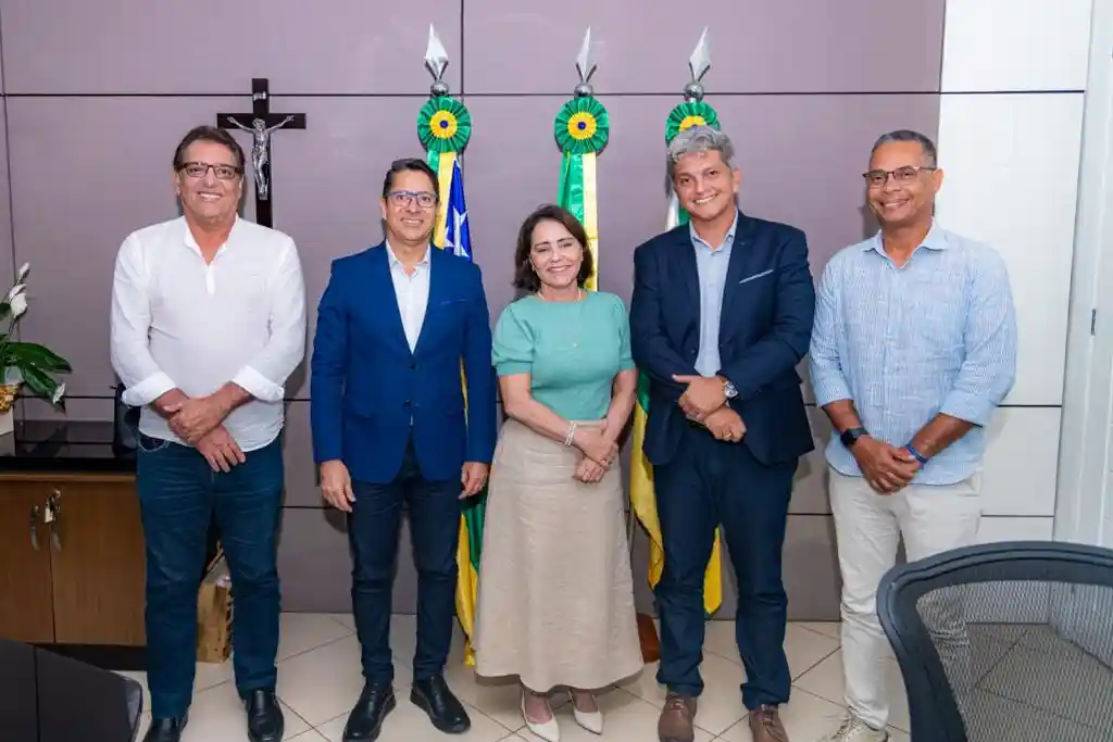 Prefeitos querem saída de Renato Telles