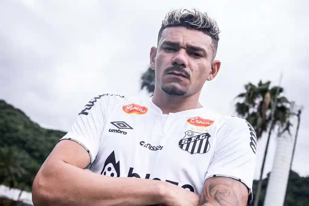 Tiquinho Soares é do Santos FC