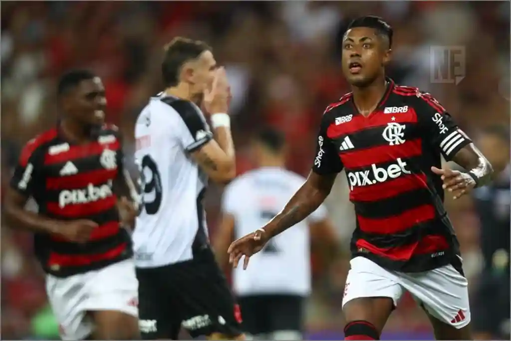 Burno Henrique, de pênalti, marca gol do Flamengo