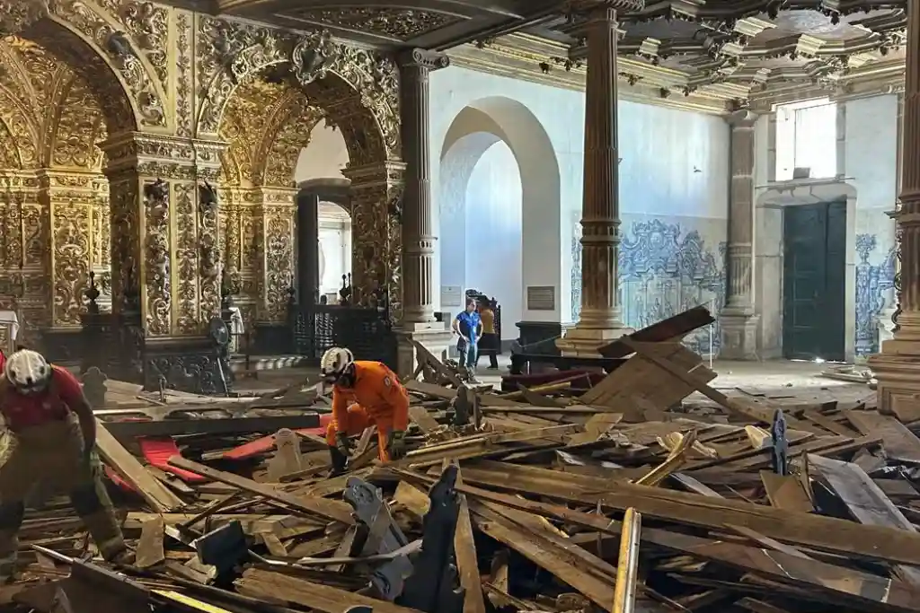 Desabamento de teto da Igreja de São Francisco de Assis em Salvador-BA