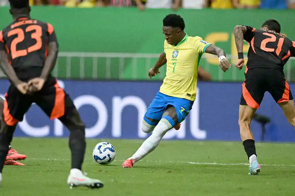 Vinicius Júnior decide e Brasil derrota Colômbia